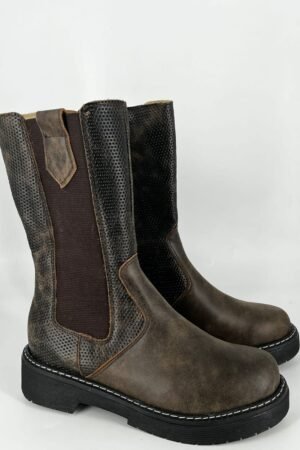 Bota urbana con suela baja deportiva