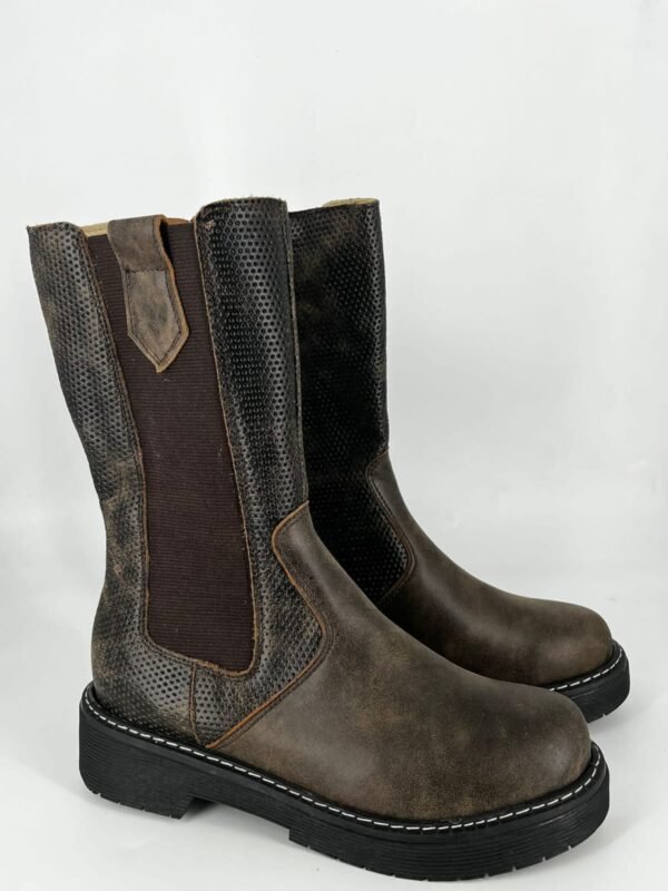 Bota urbana con suela baja deportiva