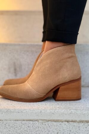 Botín de cuero gamuzado beige