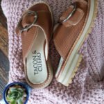 Sandalia con hebilla