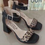 Sandalia combinada con plataforma y taco cuadrado