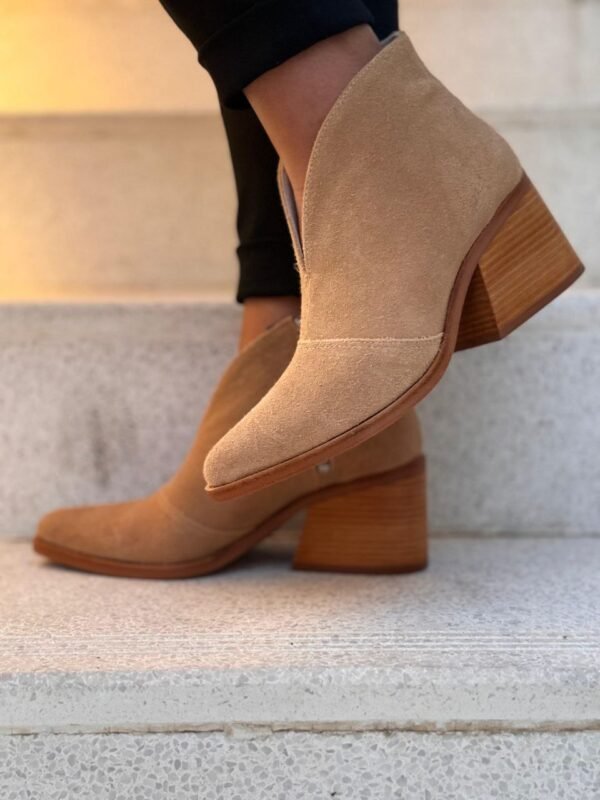 Botín de cuero gamuzado beige - Imagen 2
