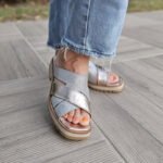 Sandalia con tiras cruzadas