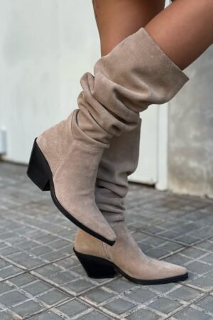 Botas extra largas en gamuza natural claro