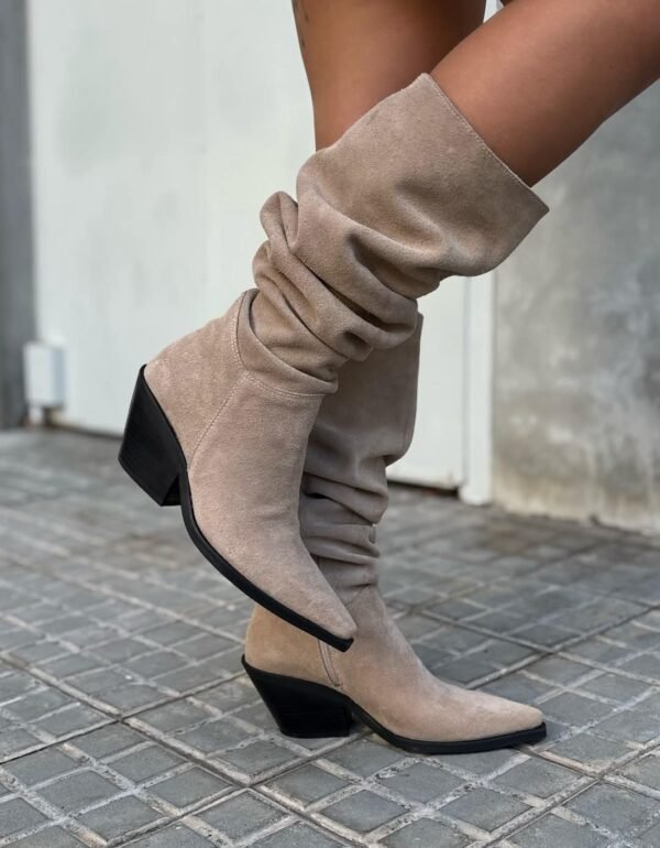 Botas extra largas en gamuza natural claro
