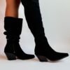 Botas extra largas en gamuza negra - Imagen 2