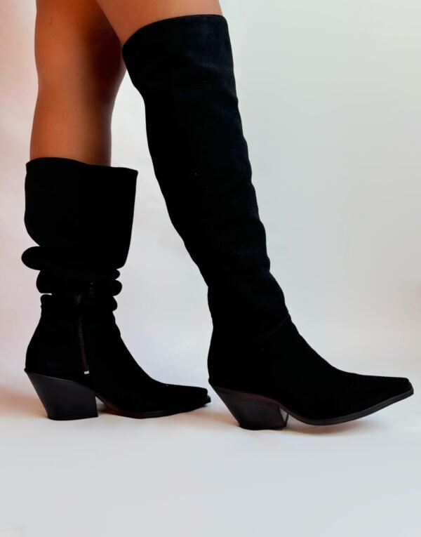 Botas extra largas en gamuza negra - Imagen 2