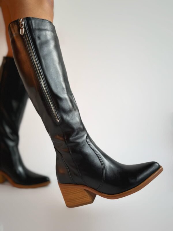 Bota extra larga en cuero negro